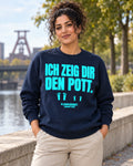 ICH ZEIG DIR DEN POTT. – Neonmotiv an einem fiktiven Model bei Tageslicht. KI-Produktillustration.